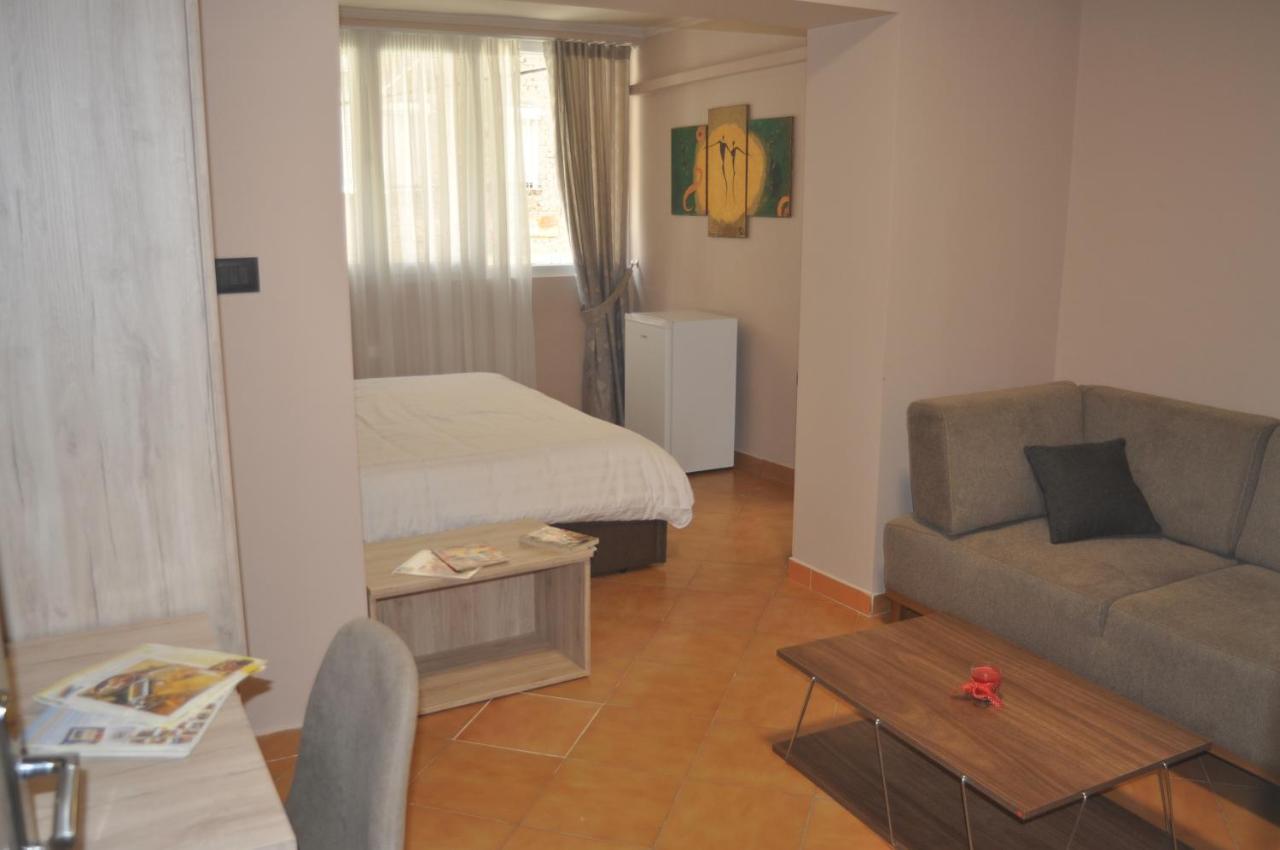 Appartement Bliri Myslym Shyri à Tirana Extérieur photo